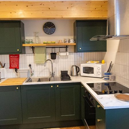 Amarelo Apartment, Central Charlbury, 1 Super King Bed エクステリア 写真