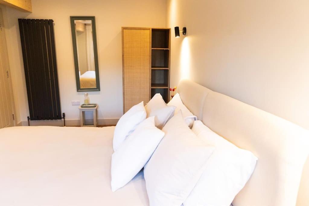 Amarelo Apartment, Central Charlbury, 1 Super King Bed エクステリア 写真