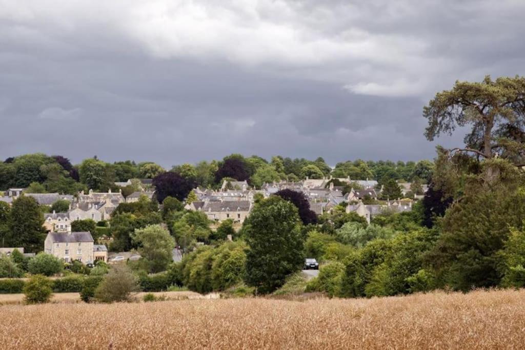 Amarelo Apartment, Central Charlbury, 1 Super King Bed エクステリア 写真