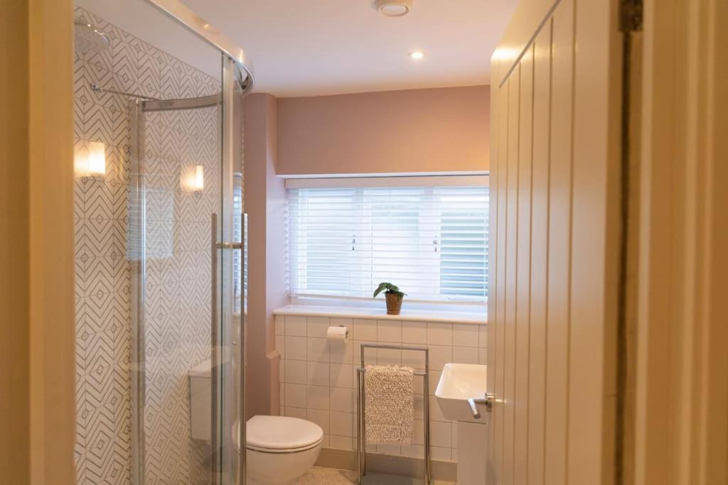 Amarelo Apartment, Central Charlbury, 1 Super King Bed エクステリア 写真