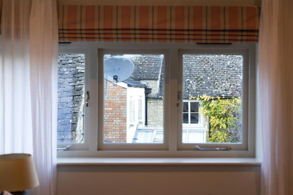 Amarelo Apartment, Central Charlbury, 1 Super King Bed エクステリア 写真