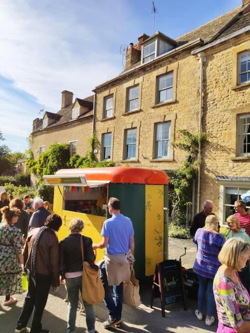Amarelo Apartment, Central Charlbury, 1 Super King Bed エクステリア 写真