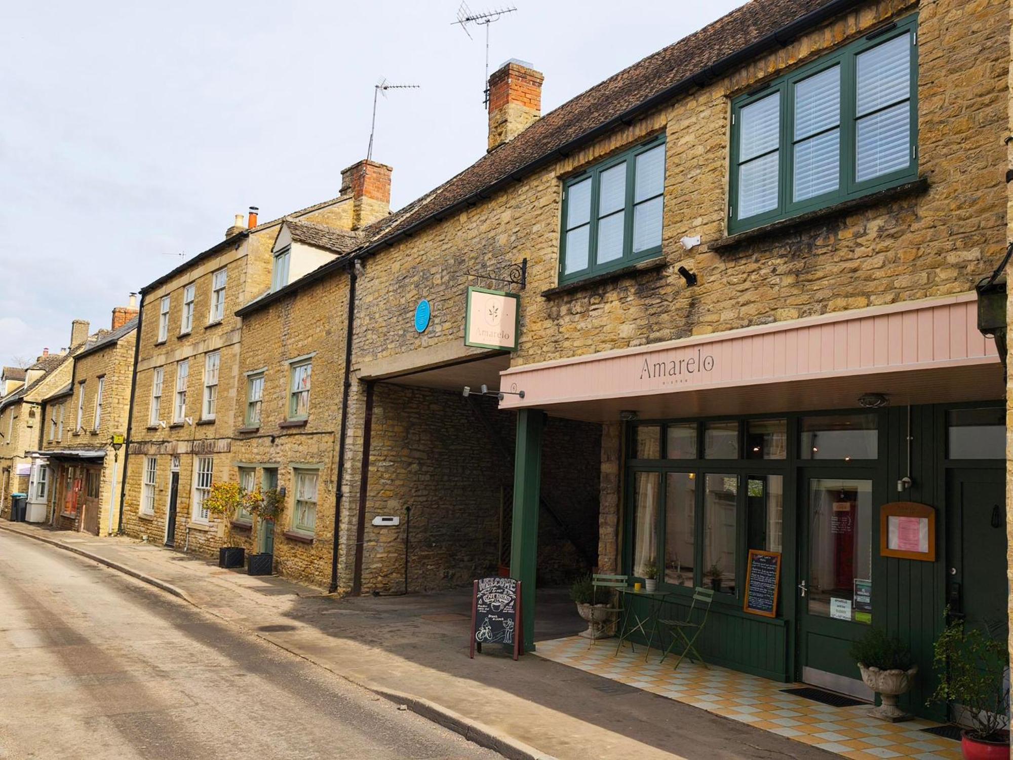 Amarelo Apartment, Central Charlbury, 1 Super King Bed エクステリア 写真